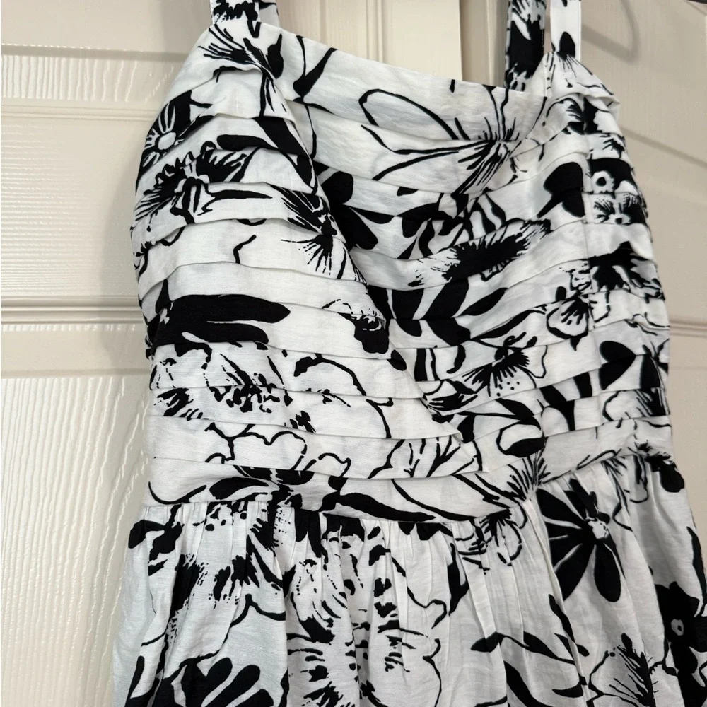 Abercrombie Emerson tiered size M Black and White Floral Maxi Dress viscose new